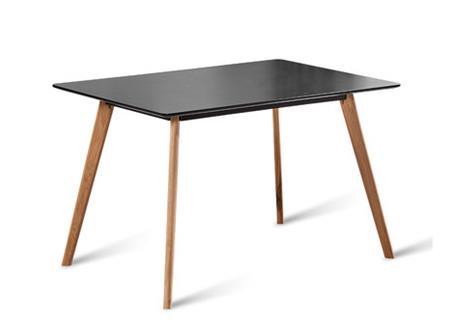 簡約現(xiàn)代北歐風(fēng)餐桌