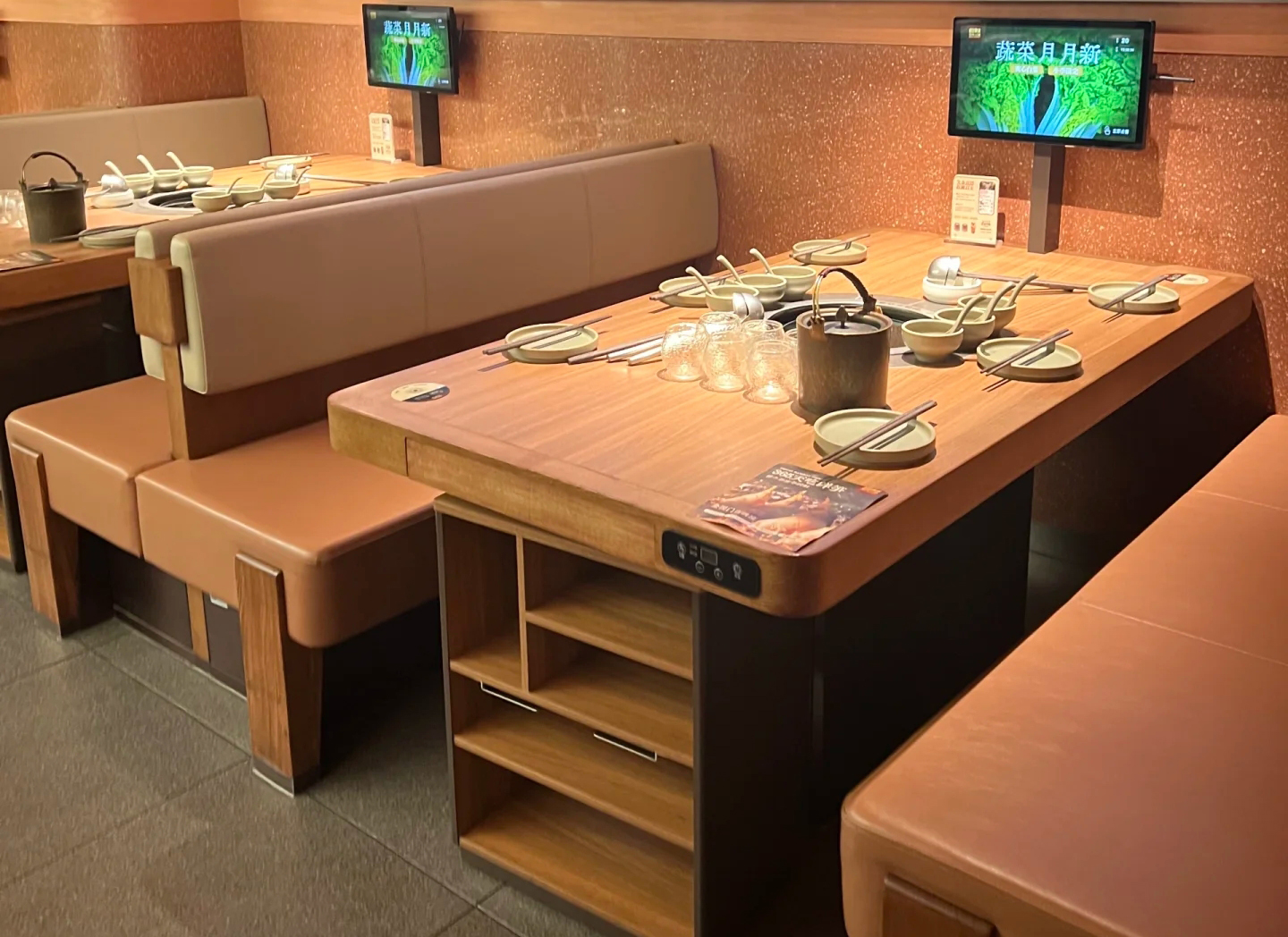 火鍋店桌椅定制:巴奴火鍋成功打造現(xiàn)代舒適的用餐體驗 火鍋店桌椅定制:巴奴火鍋成功打造現(xiàn)代舒適的用餐體驗