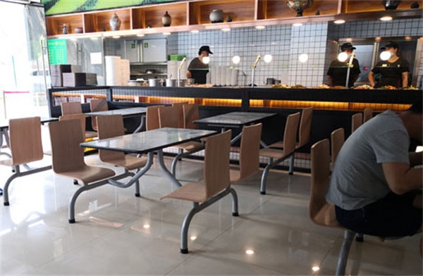 2022新款連體食堂餐桌椅